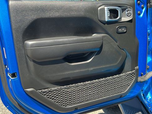 Used 2022 Jeep Gladiator Rubicon w/ Cold Weather Group image 17