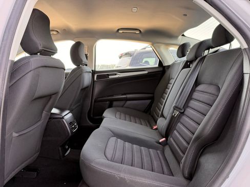 Used 2019 Ford Fusion SE FWD image 14