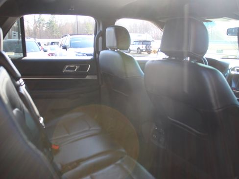 Used 2017 Ford Explorer Limited image 32