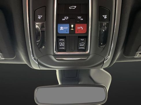 Used 2023 Jeep Grand Cherokee Altitude image 26