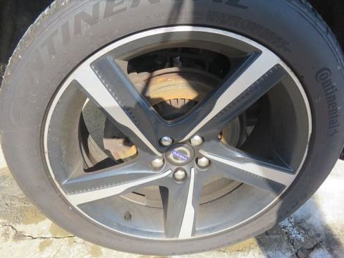 Used 2015 Volvo XC60 T6 R-Design image 11