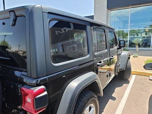 Used 2018 Jeep Wrangler Unlimited Sport S AWD/4WD image 17