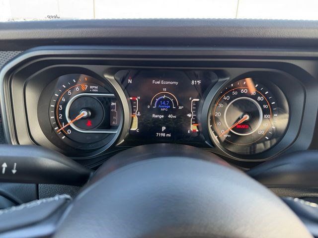Used 2025 Jeep Gladiator Rubicon AWD/4WD image 14