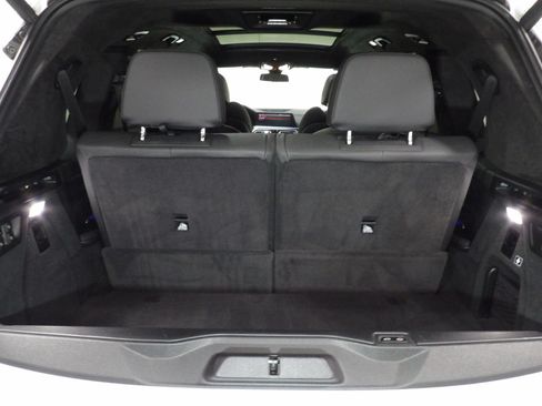 Used 2021 BMW X7 xDrive40i w/ M Sport Package AWD/4WD image 23