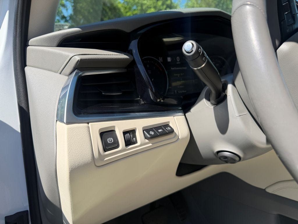 Used 2023 Cadillac XT6 Premium Luxury w/ Technology Package AWD/4WD image 13