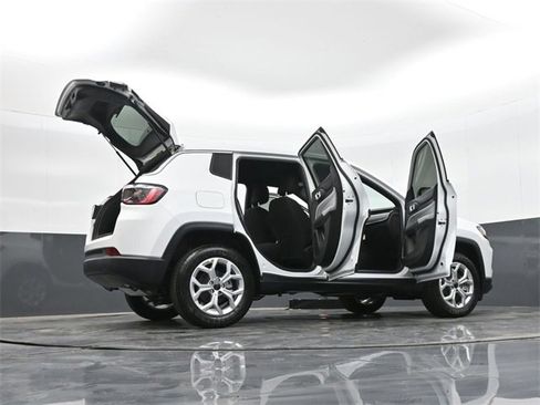 Used 2025 Jeep Compass Sport image 50