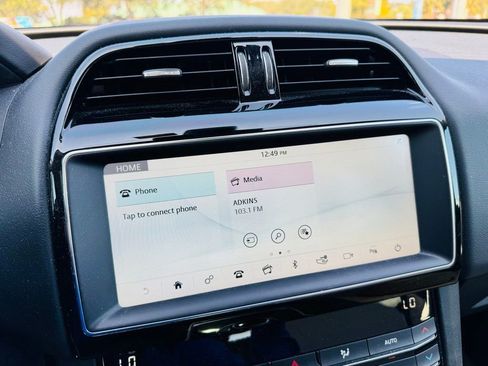 Used 2020 Jaguar F-PACE Premium image 19