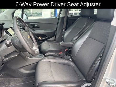 Used 2019 Chevrolet Trax LT w/ LT Convenience Package AWD/4WD image 11