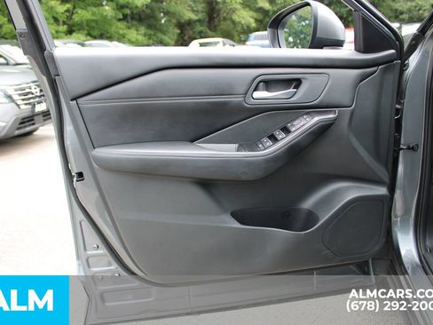 Used 2026 Nissan Rogue SL FWD image 15
