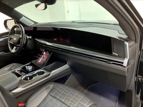 Used 2025 Cadillac Escalade V AWD/4WD image 11