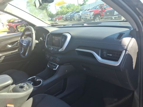 Used 2022 GMC Terrain SLE w/ Driver Convenience Package FWD image 12