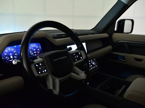 Used 2020 Land Rover Defender 110 SE image 28