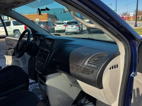 Used 2013 Dodge Grand Caravan SE image 24