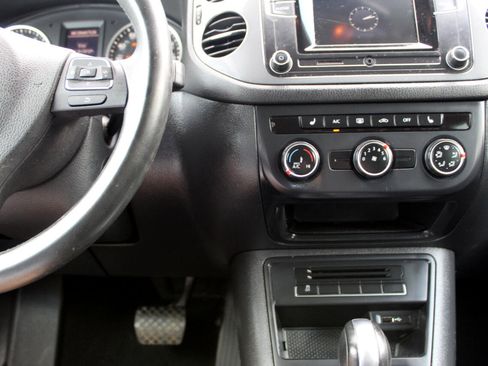 Used 2016 Volkswagen Tiguan S image 15
