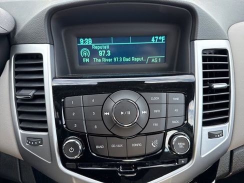 Used 2015 Chevrolet Cruze LT image 13