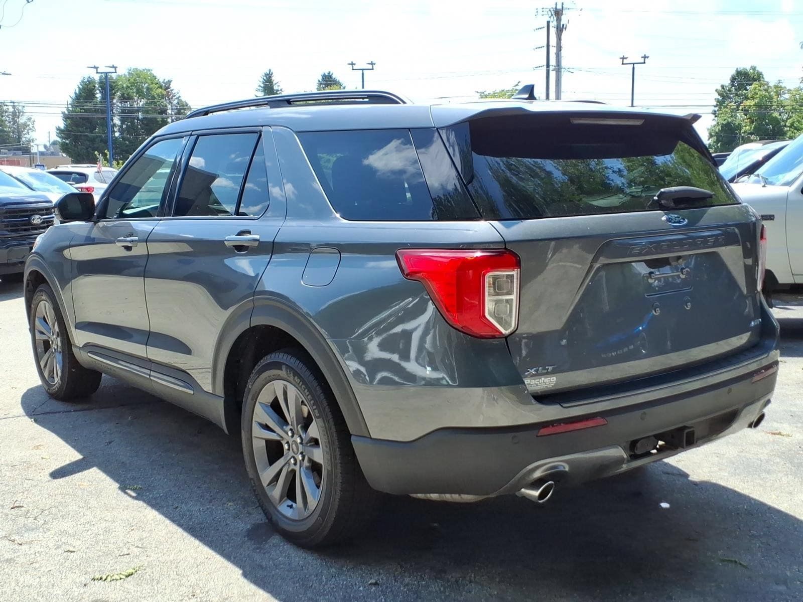 Used 2023 Ford Explorer XLT w/ Equipment Group 202A AWD/4WD image 6