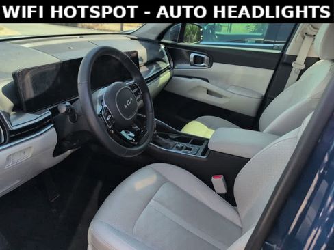 Used 2025 Kia Sorento S w/ Panoramic Sunroof Package FWD image 8