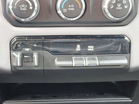 Used 2024 RAM 2500 Big Horn AWD/4WD image 25