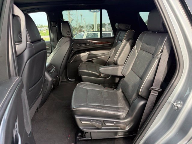 Used 2023 Cadillac Escalade Premium Luxury AWD/4WD image 13