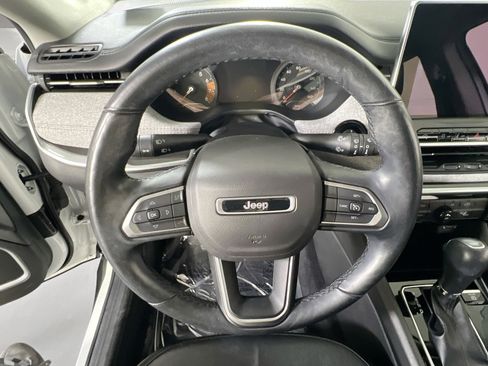 Used 2022 Jeep Compass Latitude AWD/4WD image 11