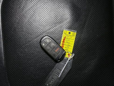 Used 2022 Jeep Compass Limited w/ Sun and Sound Group image 40