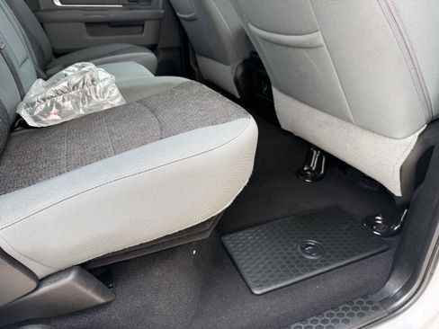 Used 2020 RAM 1500 Classic SLT w/ Luxury Group AWD/4WD image 13