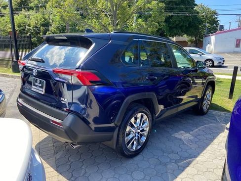 Used 2019 Toyota RAV4 XLE Premium w/ Cold Weather Package AWD/4WD image 6