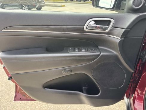 Used 2021 Jeep Grand Cherokee Limited image 16