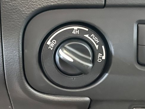 Used 2025 Nissan Frontier PRO-4X image 24