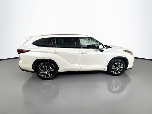 Used 2021 Toyota Highlander XLE FWD image 8