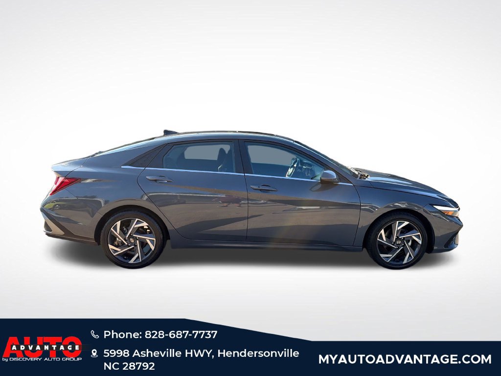 Used 2025 Hyundai Elantra SEL FWD image 4