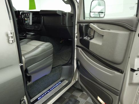 Used 2020 Chevrolet Express 2500 Extended w/ Enhanced Convenience Package image 40