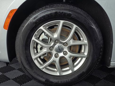 Used 2024 Chrysler Pacifica Touring-L image 12