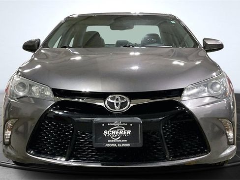 Used 2016 Toyota Camry SE image 3