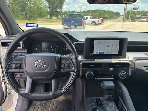 Used 2025 Toyota Tacoma SR5 AWD/4WD image 10