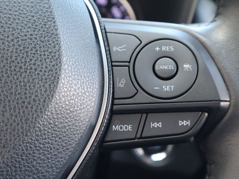 Used 2020 Toyota RAV4 XLE Premium image 26