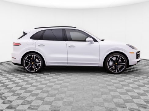 Certified 2023 Porsche Cayenne Turbo AWD/4WD image 7