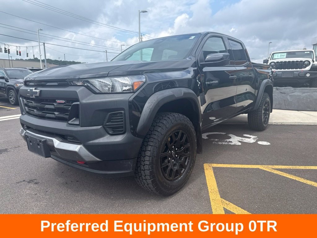 Used 2024 Chevrolet Colorado Trail Boss w/ Technology Package AWD/4WD image 4