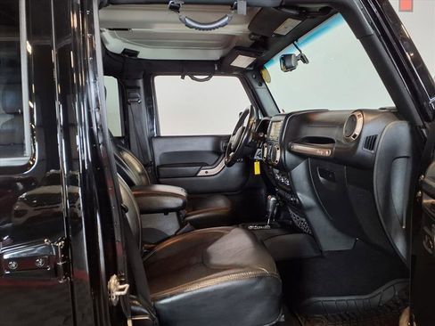 Used 2017 Jeep Wrangler 75th Anniversary image 12