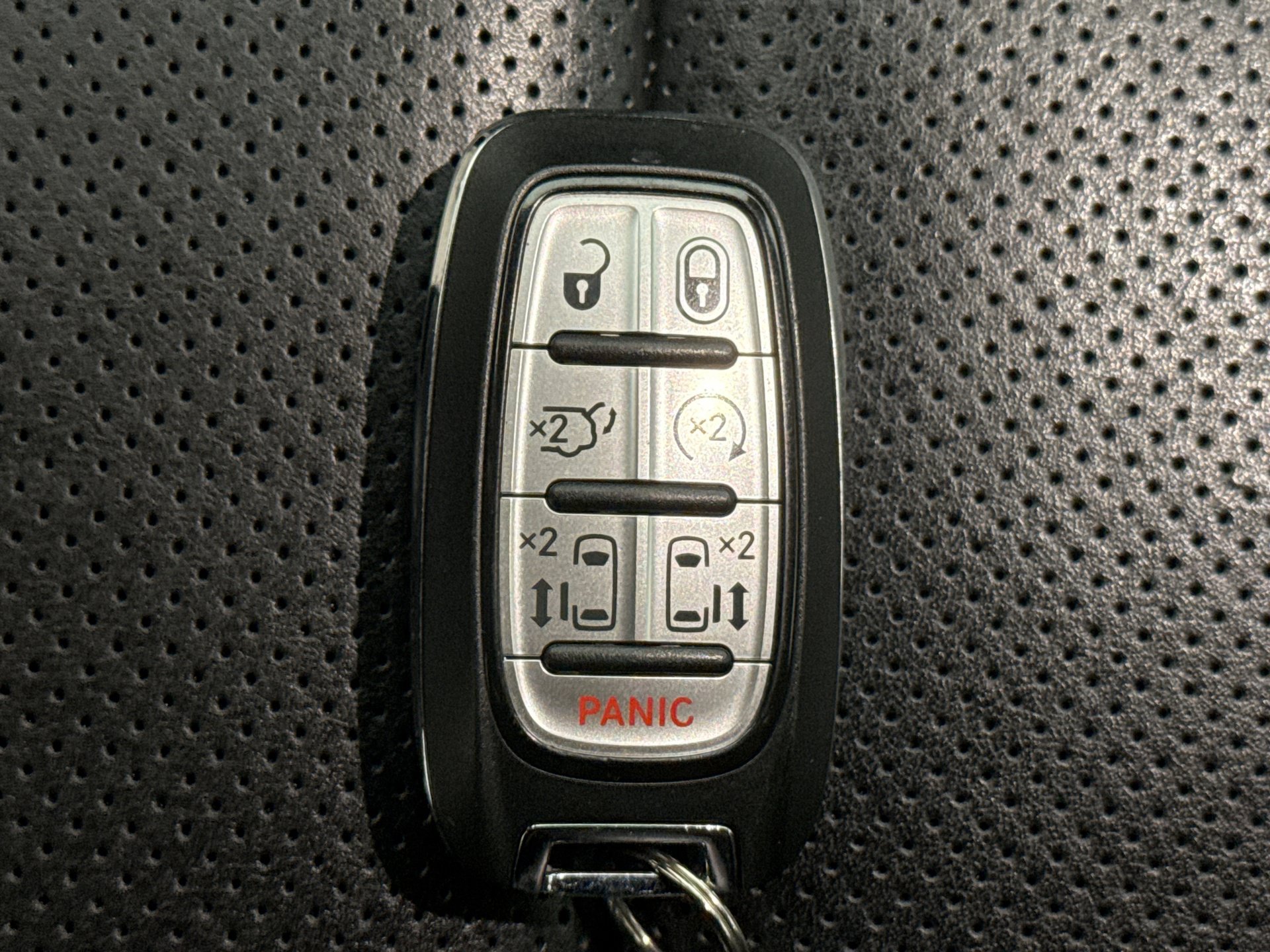 Used 2022 Chrysler Pacifica Limited AWD/4WD image 10