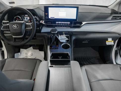 New 2026 Toyota Sienna XLE AWD/4WD image 21
