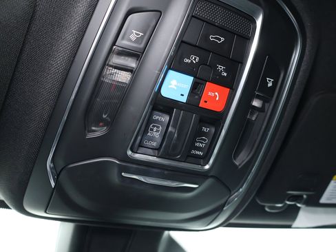 Used 2023 Jeep Grand Cherokee Altitude AWD/4WD image 21