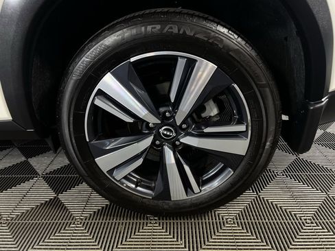 Used 2023 Nissan Rogue SL w/ SL Premium Package image 8