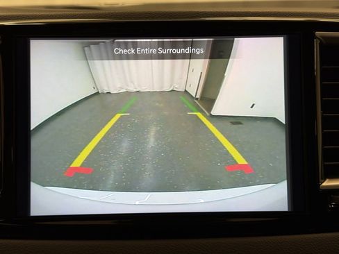 Used 2025 Chrysler Pacifica Select FWD image 16