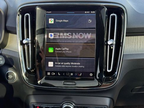 Used 2025 Volvo XC40 B5 Plus image 14