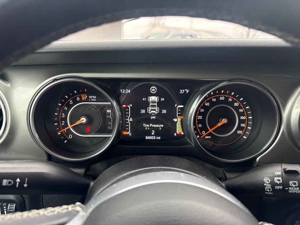 Used 2019 Jeep Wrangler Unlimited Sahara w/ Dual Top Group AWD/4WD image 21