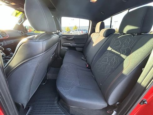 Used 2017 Toyota Tacoma TRD Sport w/ Premium & Technology Package AWD/4WD image 27