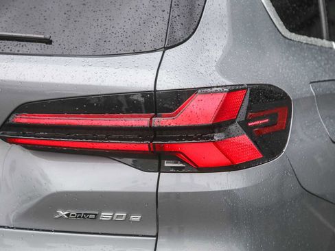Used 2026 BMW X5 xDrive50e image 7