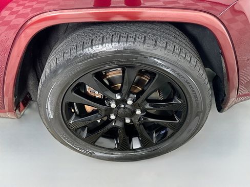 Used 2017 Jeep Grand Cherokee Altitude image 32