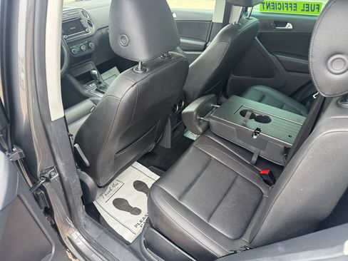Used 2012 Volkswagen Tiguan S image 9